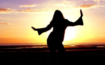 Mensaje del Arcángel Gabriel:   FLUIR CON LOS CAMBIOS, VIVIR EN EL DESAPEGO